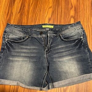 Ymi city shorts size 11